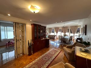 Image 1 - 689272