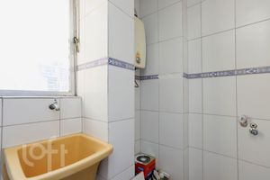 Image 18 - 689881