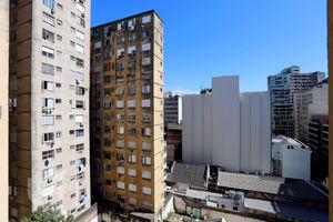 Image 20 - 689881