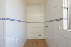 Image 17 - 689881