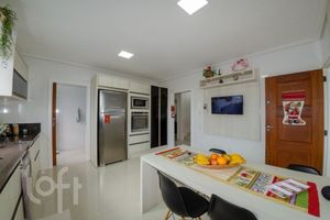 Image 10 - 692043