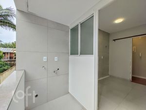 Image 4 - 692242