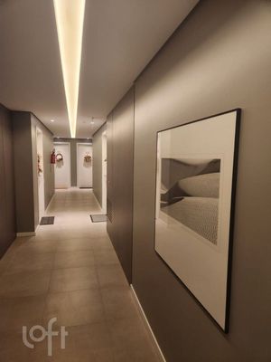 Image 21 - 692302