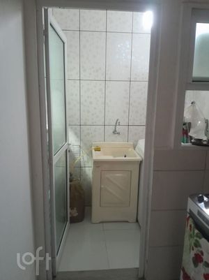 Image 17 - 692521