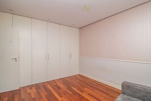 Image 21 - 692526