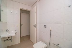 Image 23 - 692526