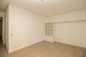 Image 25 - 692526