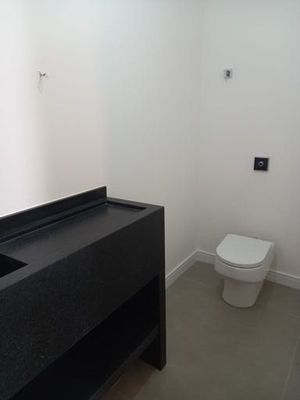 Image 21 - 692576
