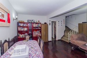 Image 4 - 692960