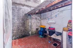 Image 11 - 692960