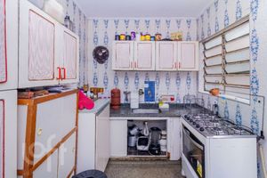 Image 8 - 692960