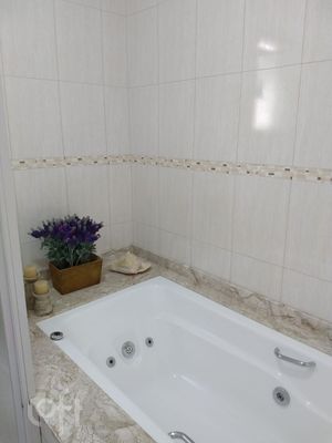 Image 30 - 693235