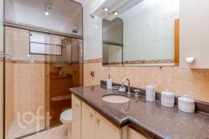 Image 17 - 693883