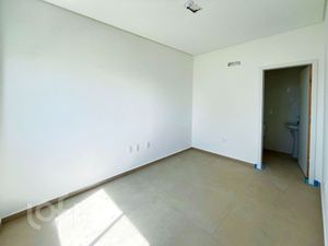 Image 19 - 695462