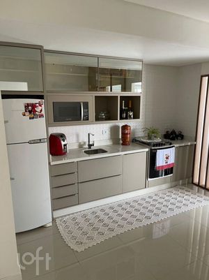 Image 10 - 695719