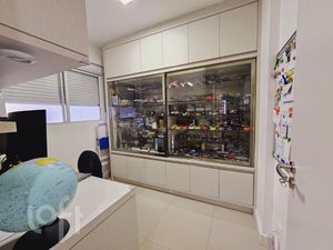 Image 19 - 695742