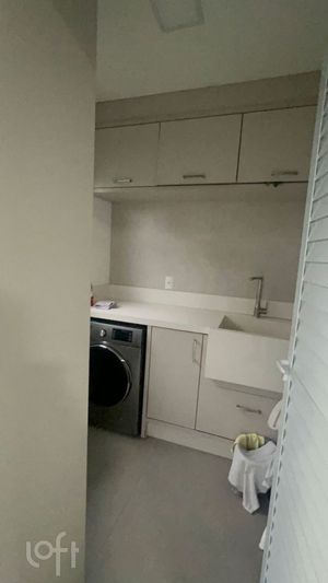 Image 33 - 695925