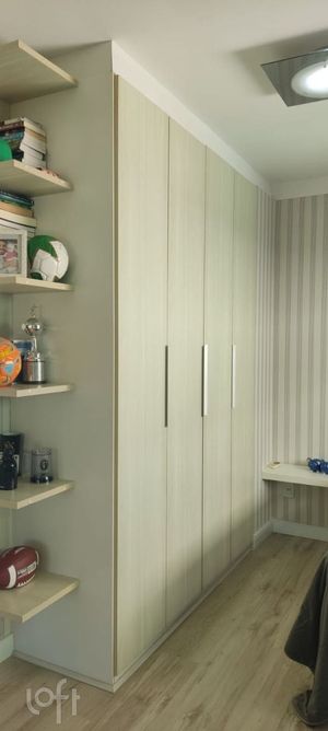 Image 18 - 695933