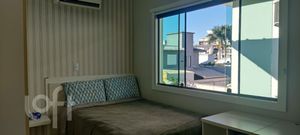 Image 19 - 695933