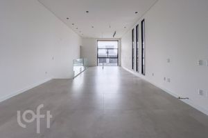 Image 26 - 695952