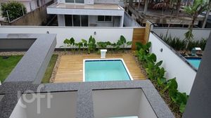 Image 3 - 695952