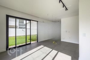 Image 11 - 695952