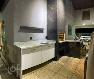Image 34 - 696005