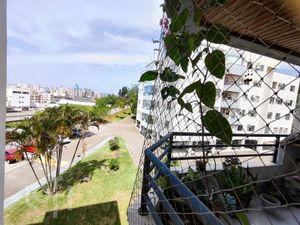 Image 5 - 696028