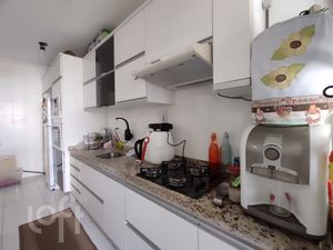 Image 4 - 696028