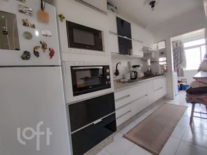 Image 8 - 696028