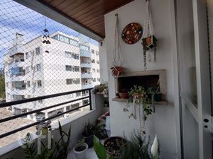 Image 10 - 696028