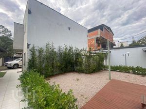 Image 10 - 696082