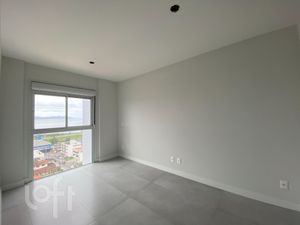 Image 15 - 696100