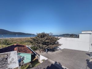 Image 20 - 696468