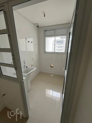 Image 21 - 696830