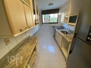 Image 8 - 699128