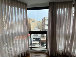 Image 18 - 699128