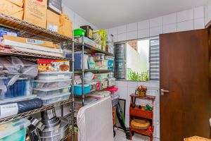 Image 21 - 699159