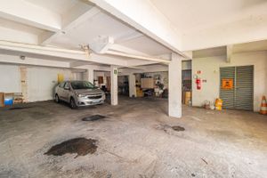 Image 11 - 699229
