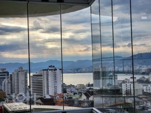 Image 6 - 699501