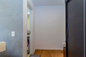 Image 18 - 699581