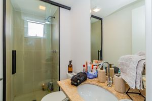 Image 19 - 699581