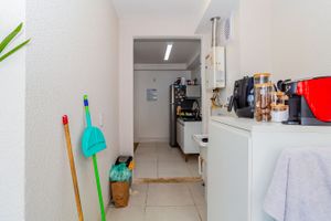 Image 30 - 699581