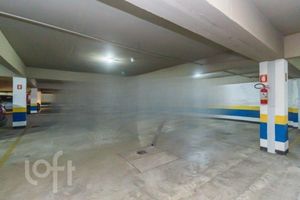 Image 24 - 700327