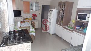 Image 21 - 700986
