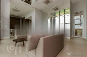 Image 21 - 701493