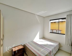 Image 3 - 702468