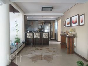 Image 11 - 702517