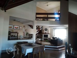 Image 8 - 702517