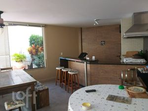 Image 19 - 702517